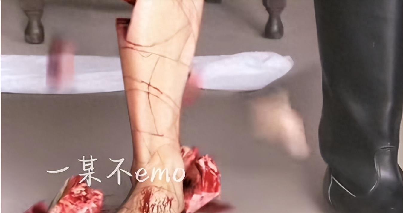 胸罩*点露**，花式泳衣，这些辣眼睛的操作，导演肚子里没一点墨水吗