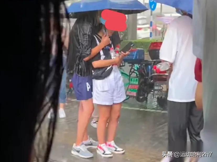 做核酸遇到局部大雨,做核酸遇大雨