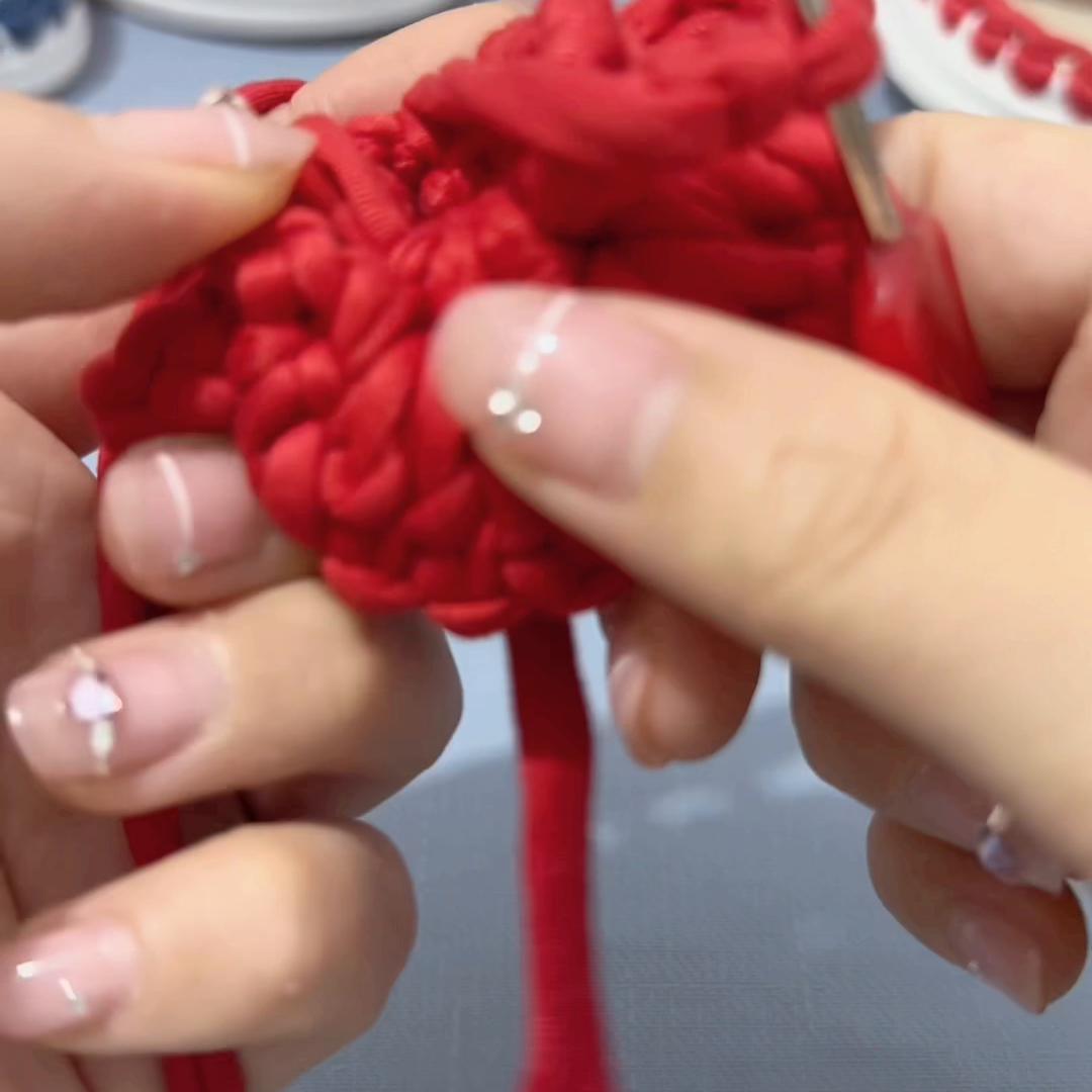 布条线编织桃花凉拖鞋视频教程,拼色布条线凉拖鞋编织教程