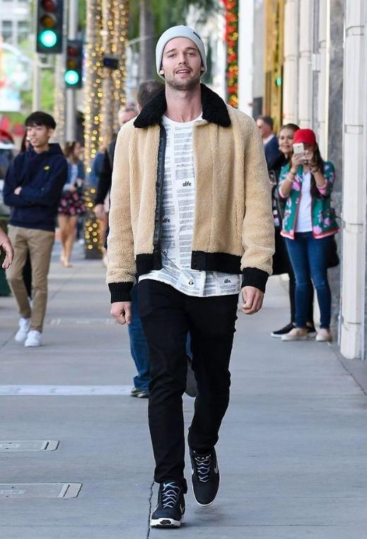 羊羔毛和羽绒服哪个耐穿,男士羊羔毛羽绒服