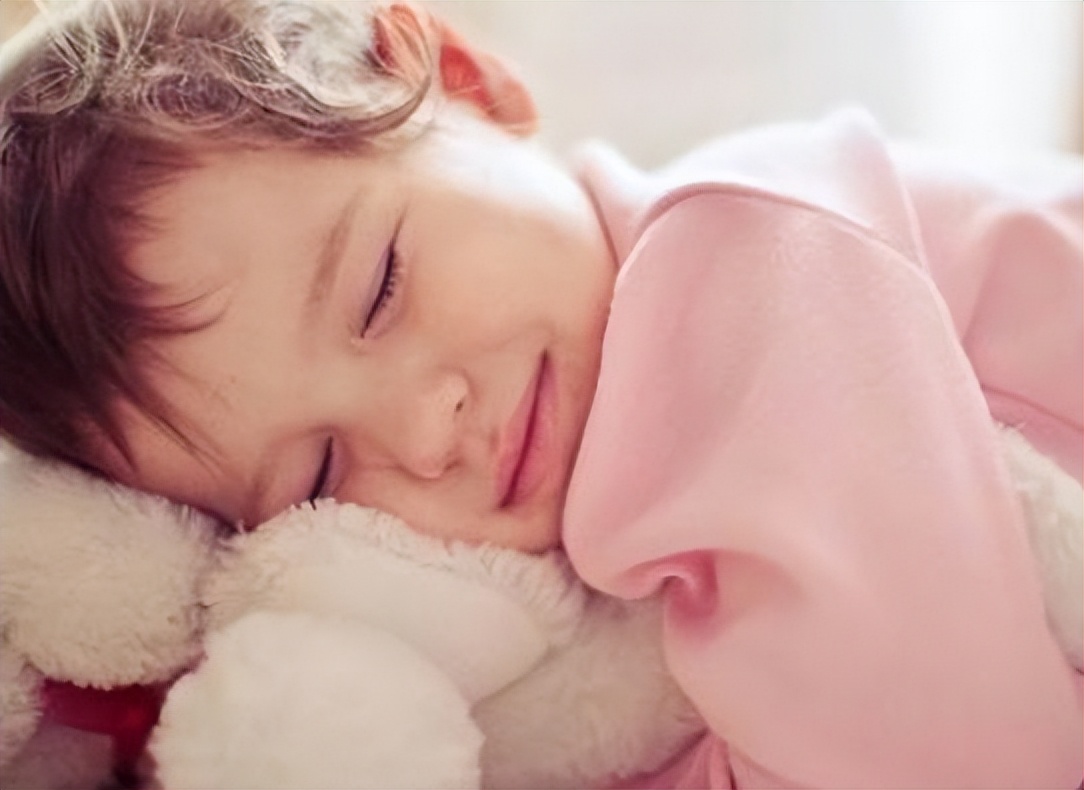 孩子睡觉的几种表现父母必看,孩子每天的睡觉时间多少最合适