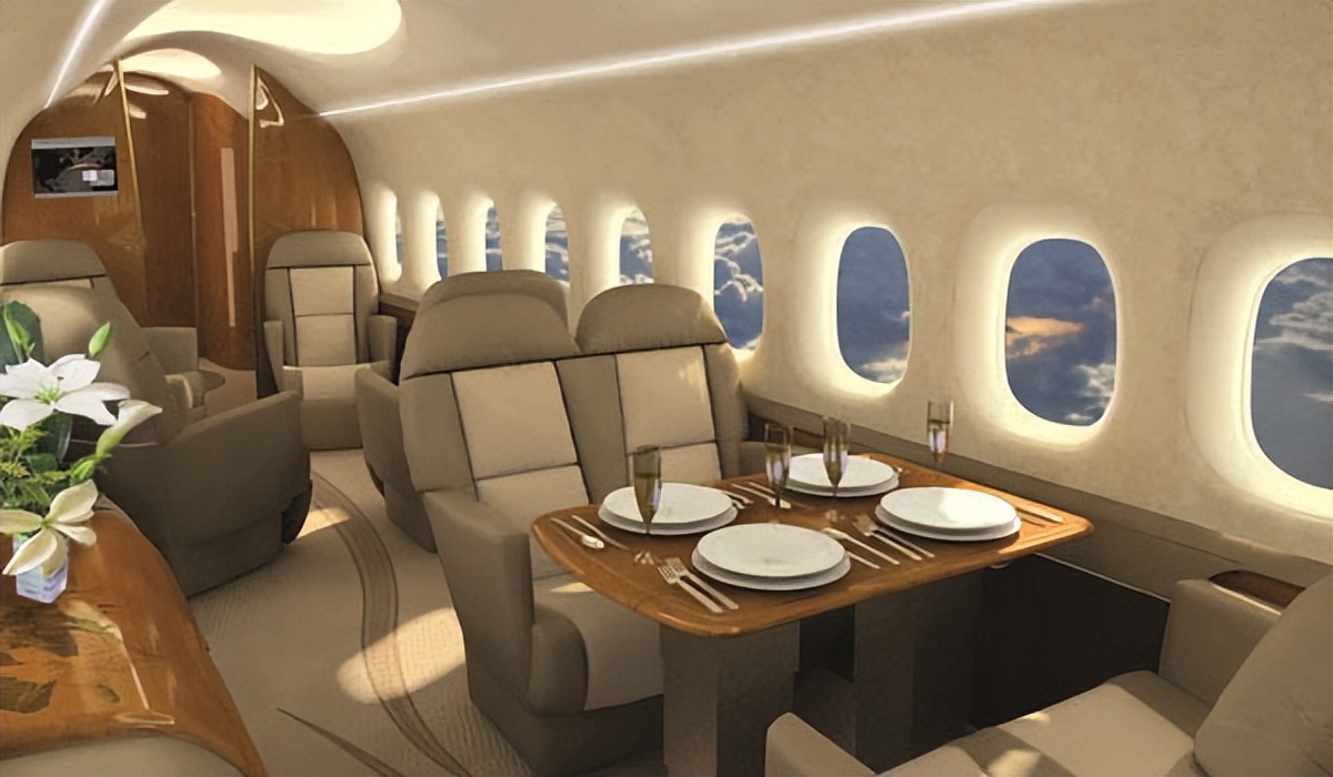 换飞机!C罗4.5亿买超大私人飞机,最多可载19人,小飞机卖给姆巴佩