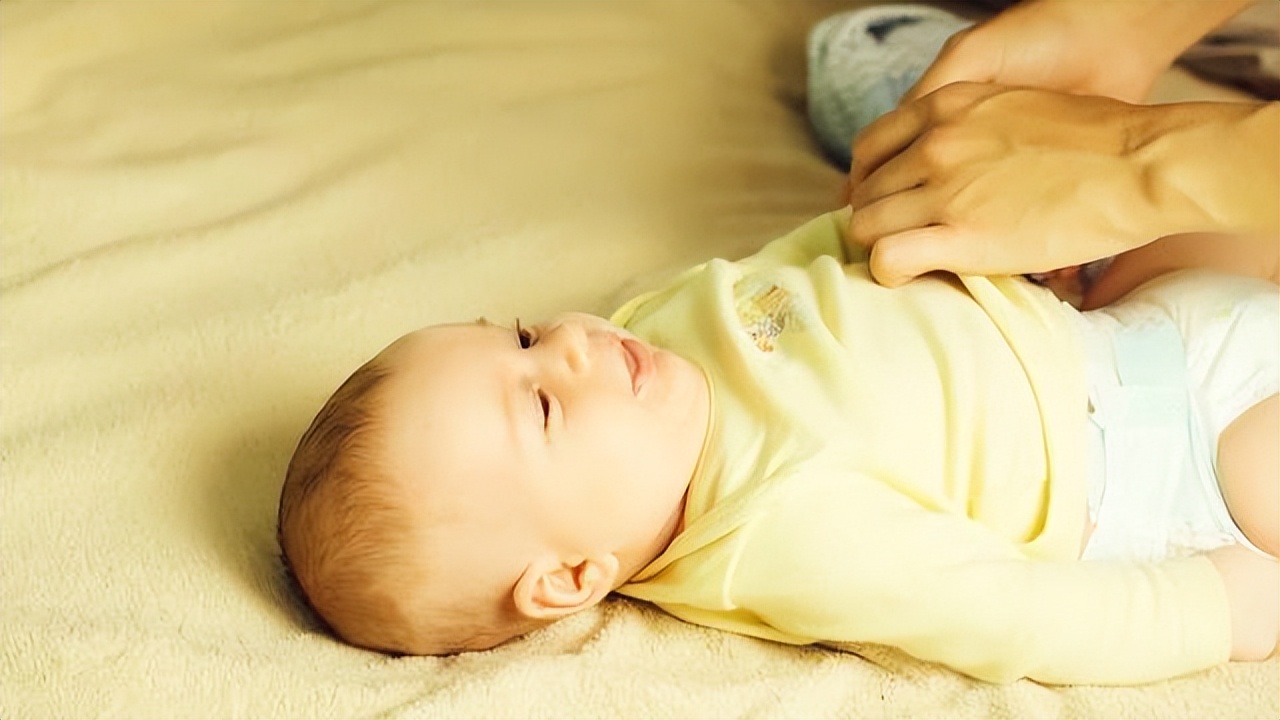 儿科专家建议：家有男娃，穿纸尿裤的几点细节要注意，事关娃健康