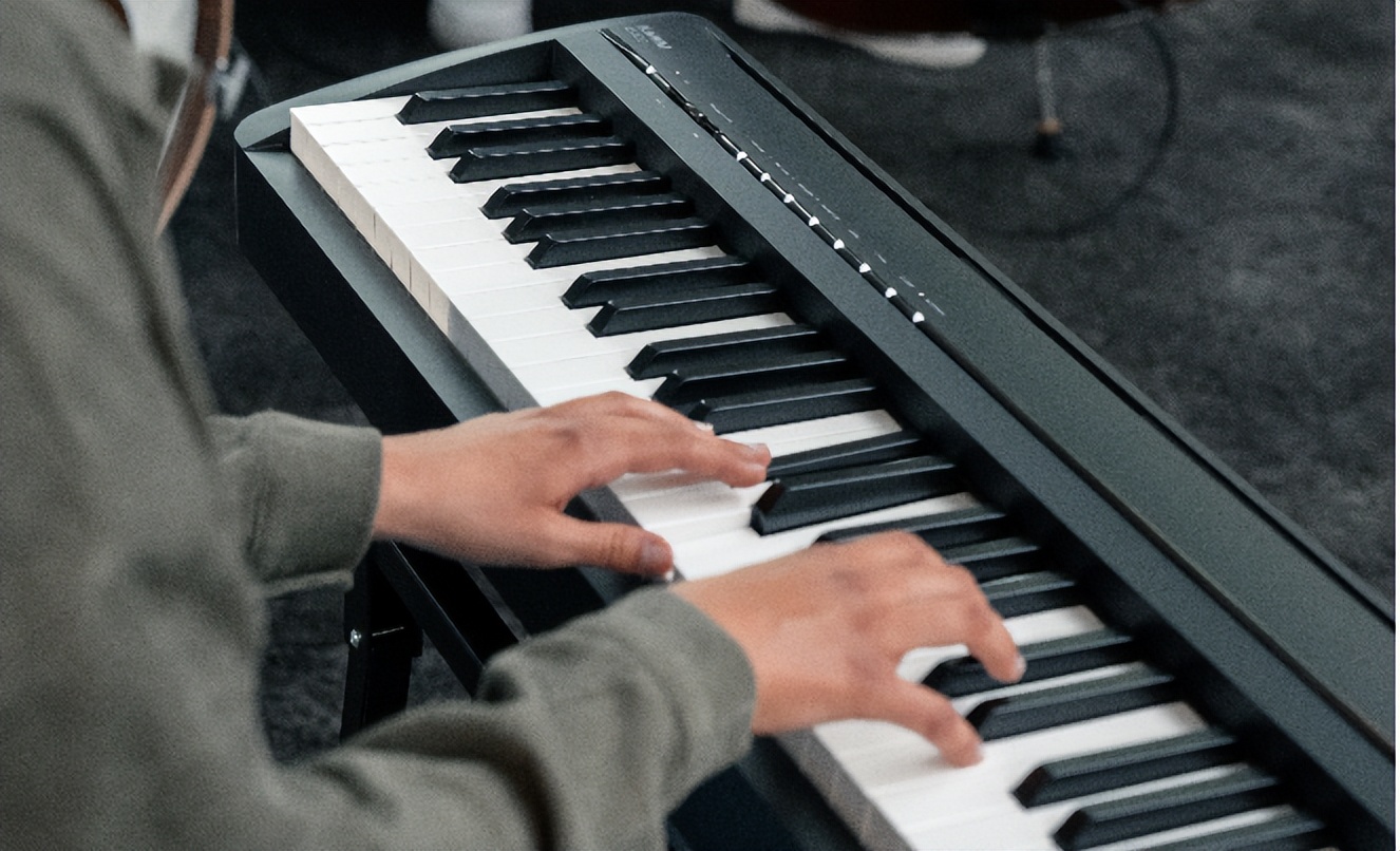 入门电钢琴kawai es120 (新手入门第一步kawai便携式电钢琴)