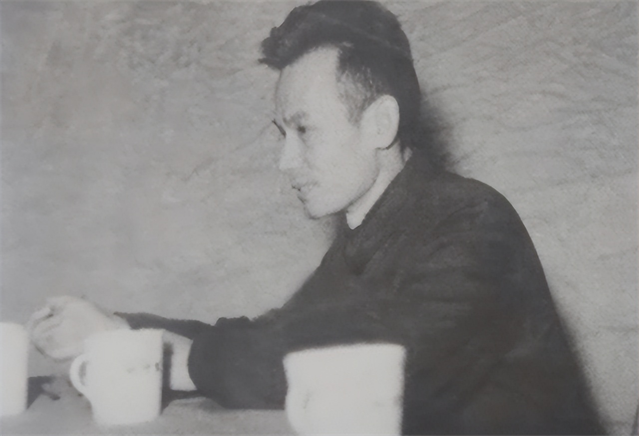 张露萍潜伏戴笠身边,档案潜伏在戴笠身边的张露萍