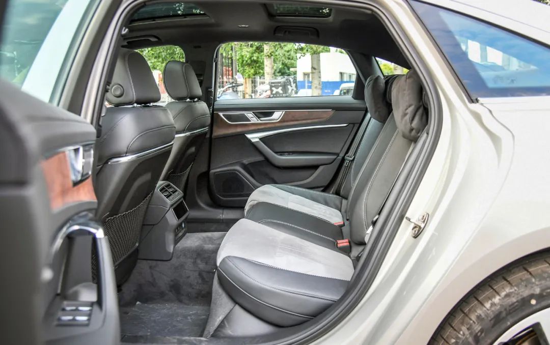 奥迪a6l怎样装全包围坐垫,奥迪a6l2023款后排坐垫