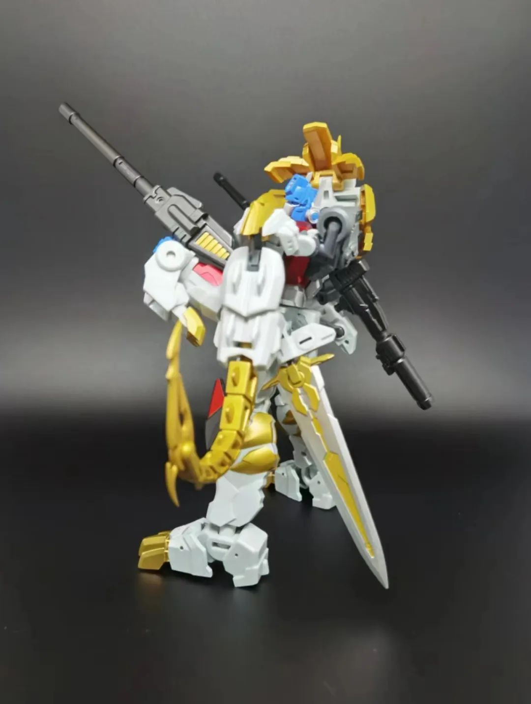 盘古模型白狮,盘古模型白狮擎天柱