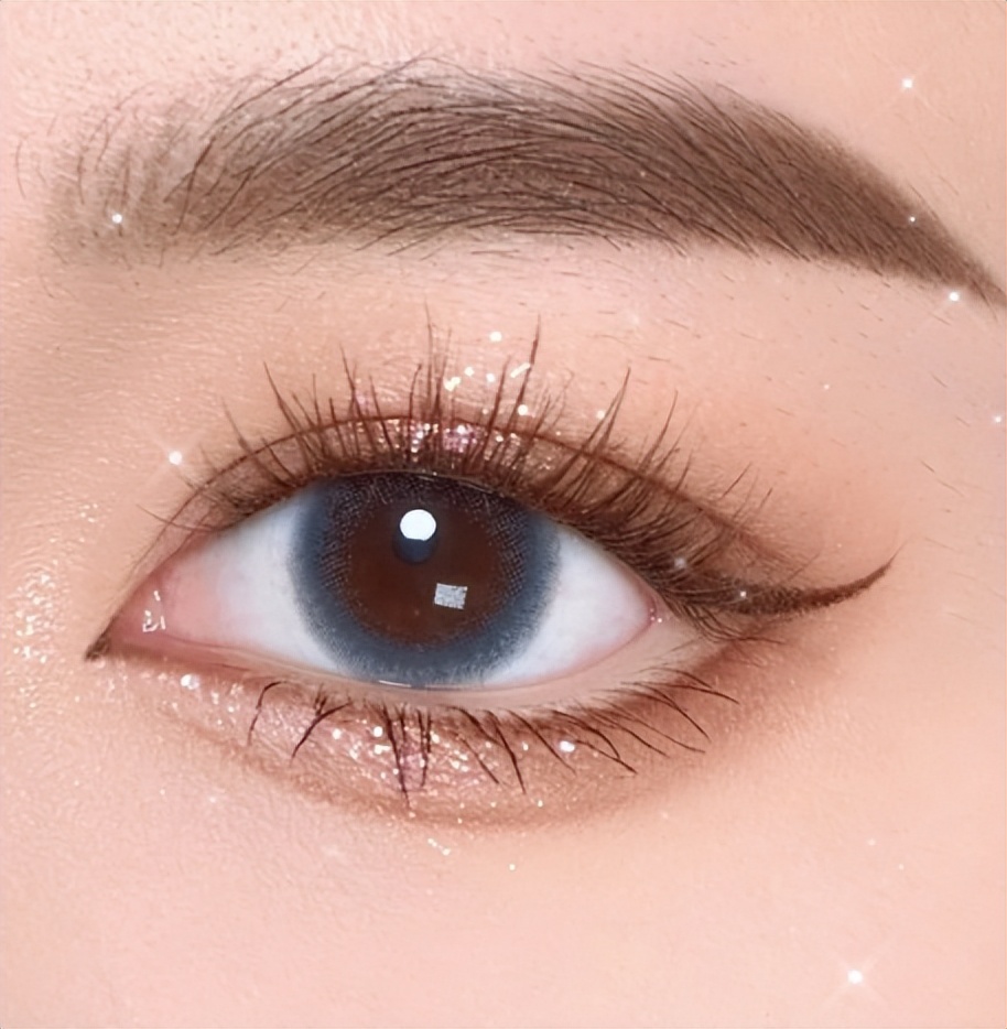 几种常用的日常眼妆画法,眼妆酷酷的风格烟熏