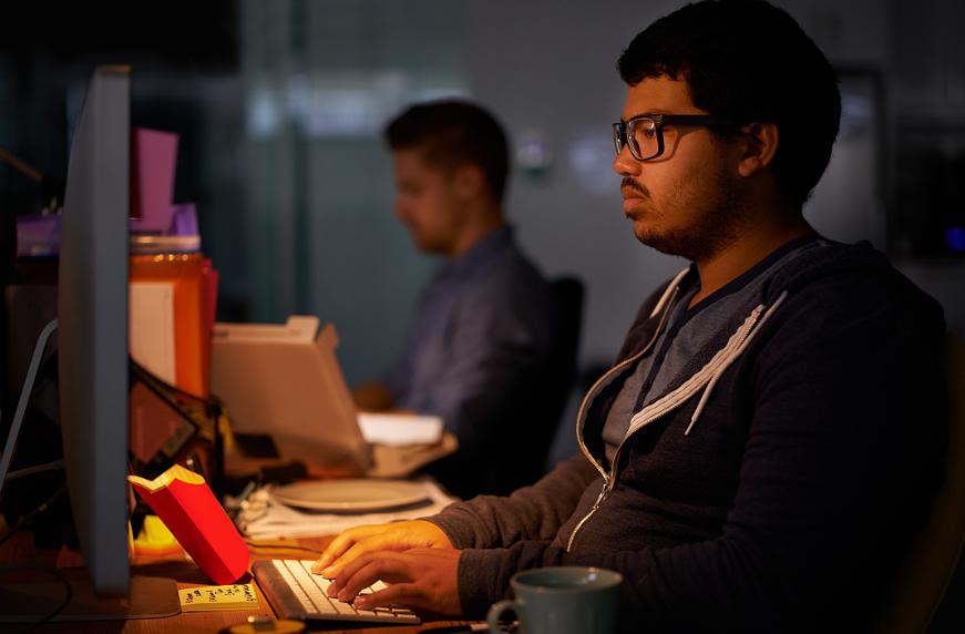 国外工厂的上班制度,国内工厂8小时工作制