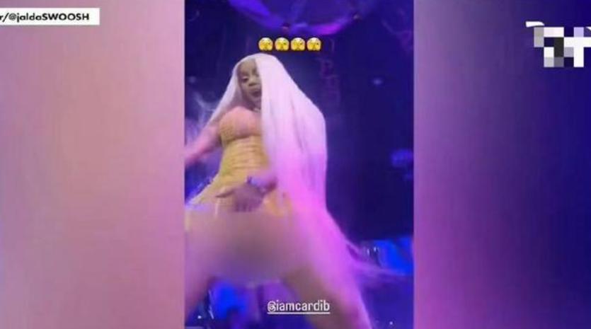 美国女星CardiB惹争议！演唱会上不穿*裤内**，与歌迷互动秀卫生棉条