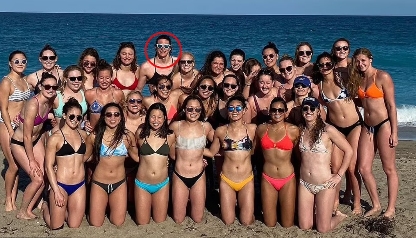 称霸女子游坛的男跨女运动员被女跨男运动员打败!美国人凌乱了