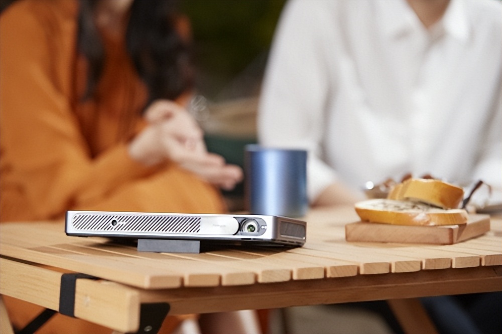 家用投影仪哪一款比较经济实惠,家用智能投影仪高端款测评对比