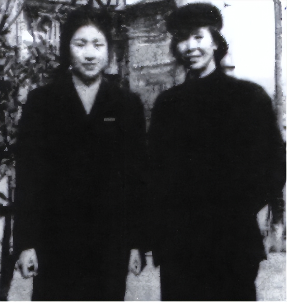 66年听侄女贺小平说，要坐火车去北京，*子珍贺**：小平，我也要去