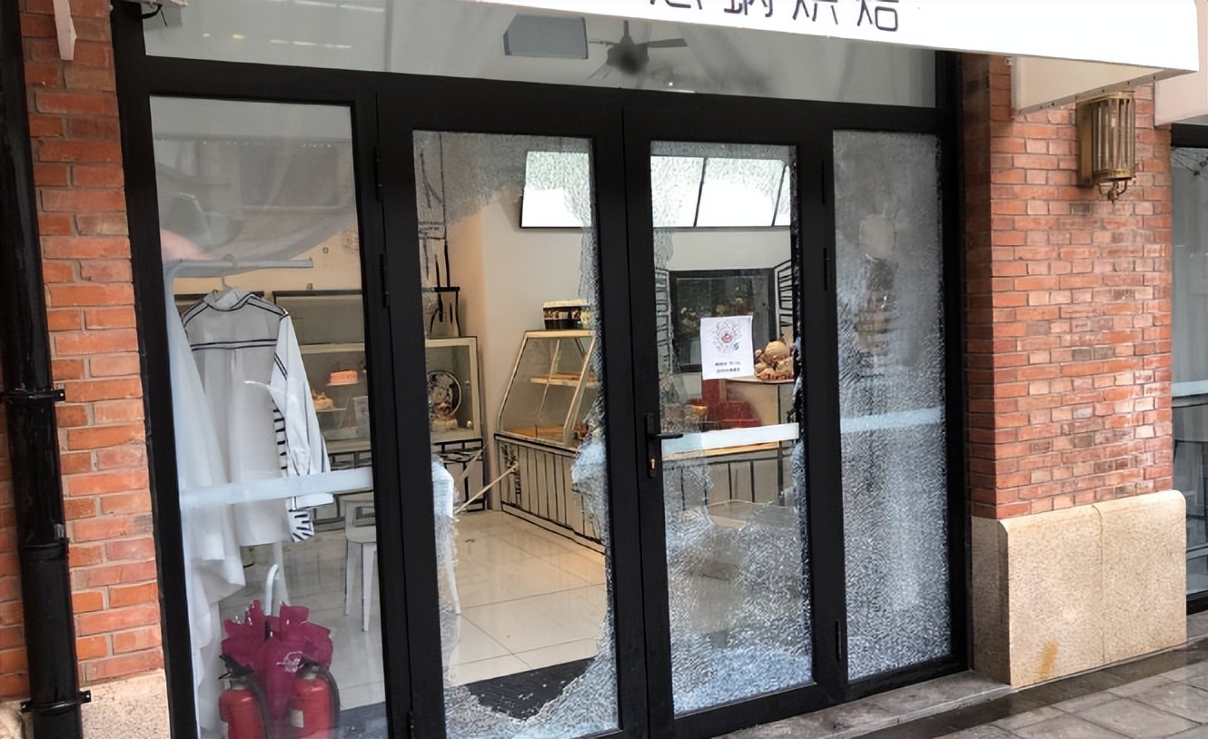 ​唐山陈某志劣迹斑斑，犯案多年“抓不住”，如果没伞怎敢狂奔