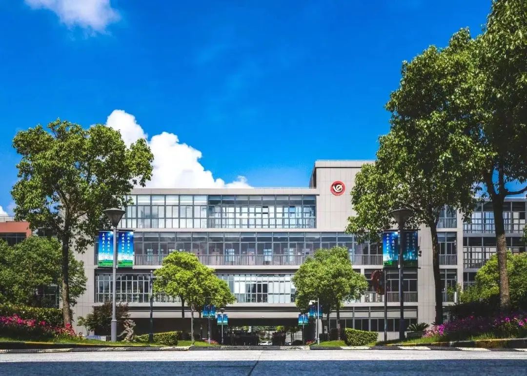 新江湾小学丶初中丶高中简介和校园实景照片！学校对口小区一栏