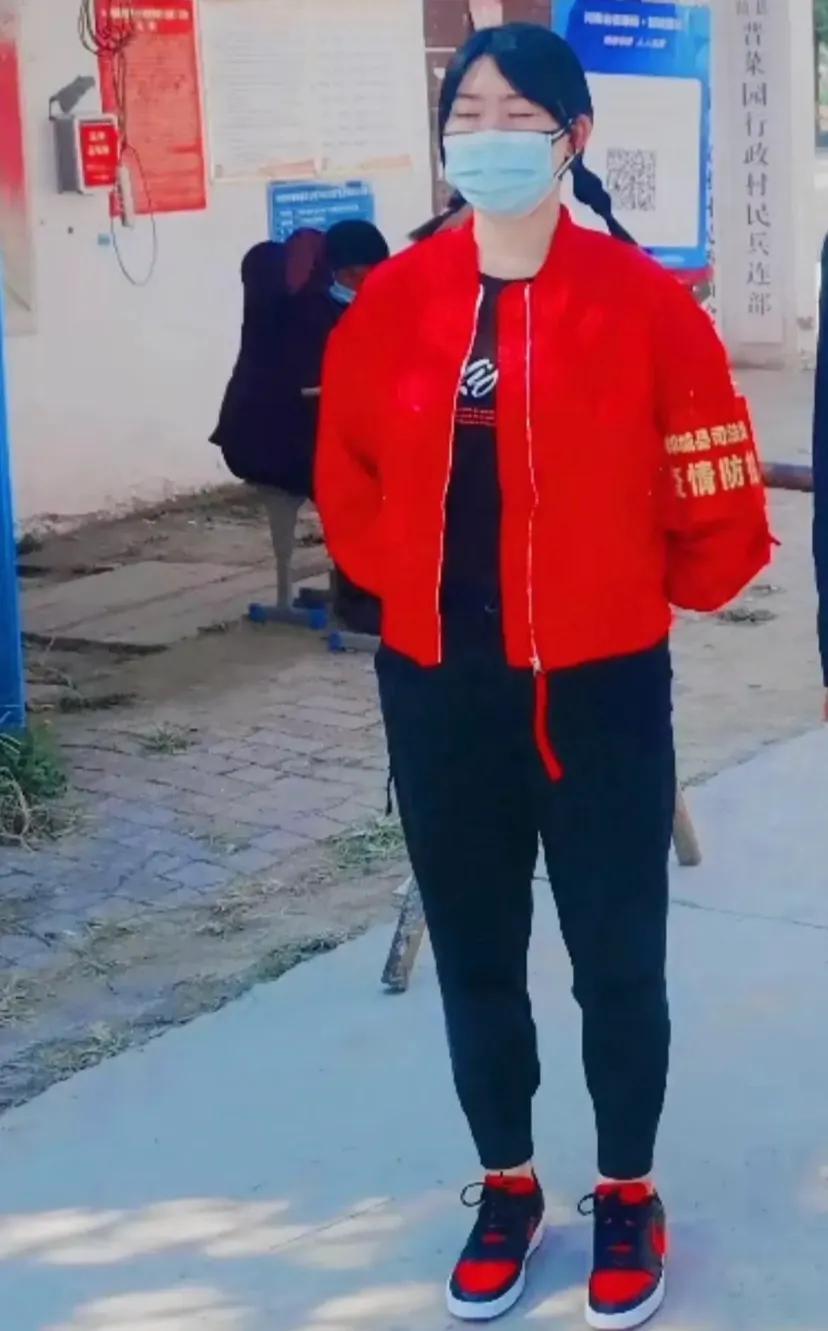 举报公职人员参与经济诈骗案例,实名举报利用职务便利获取利益