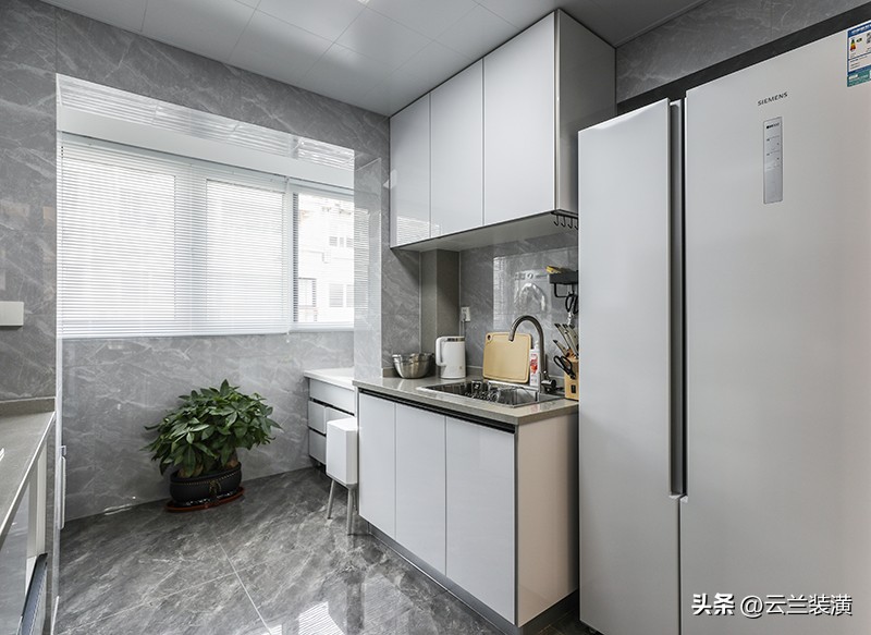 冰箱在厨房怎么装修实用又好看,什么样的厨房适合内嵌式冰箱