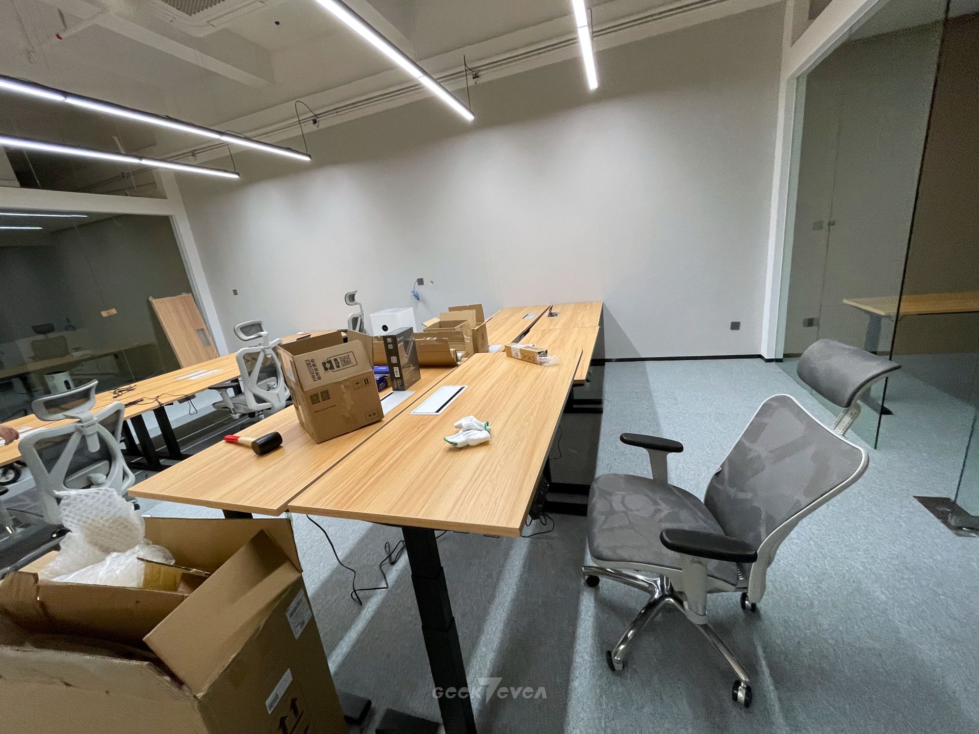 工位办公桌布置,给自己布置一个温馨的工作环境