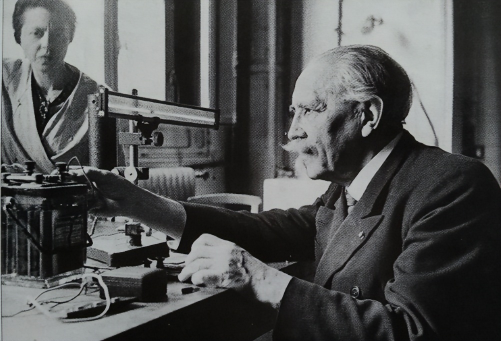 居里夫人诺贝尔奖事件,居里夫人和爱因斯坦有情史吗