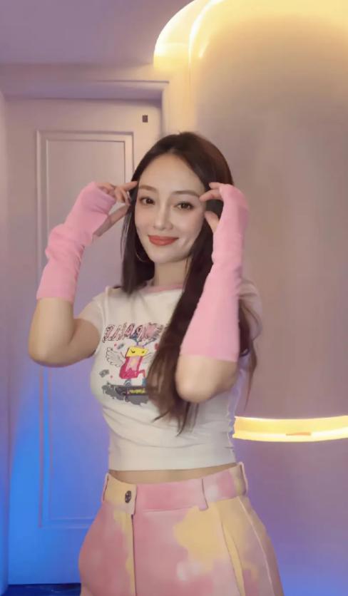 因整容毁掉前途的女星,整容改命的五位明星