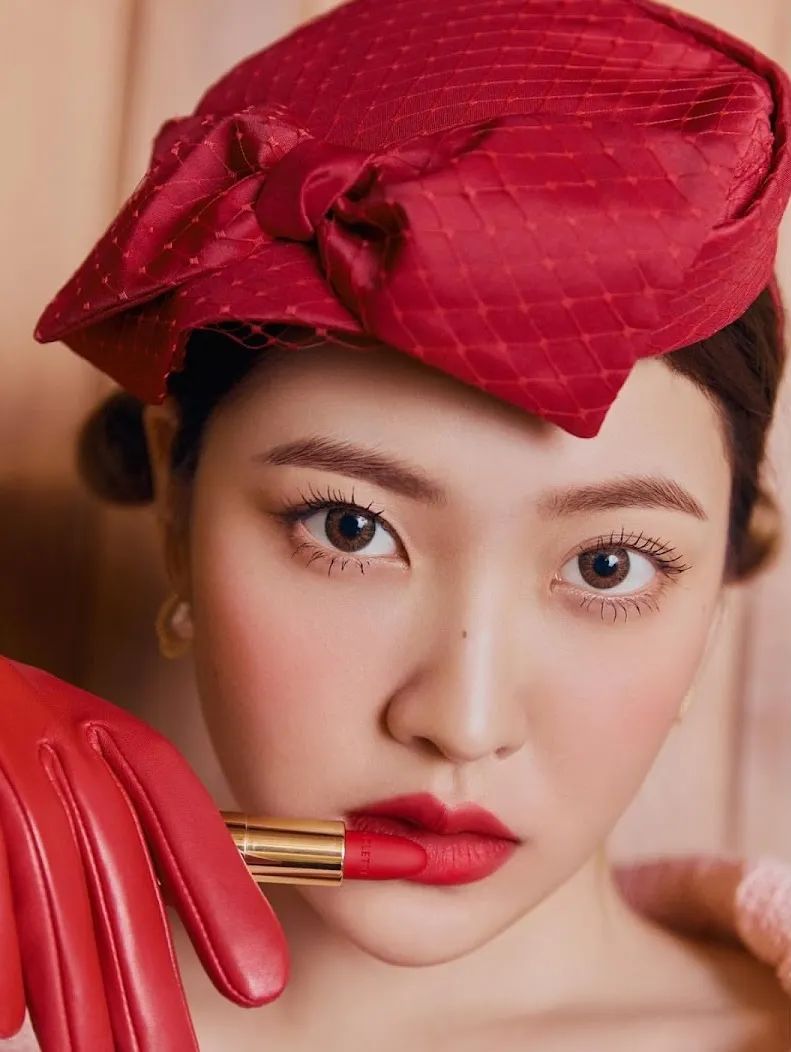 为什么涂红唇没淡唇好看,为什么涂了口红显老