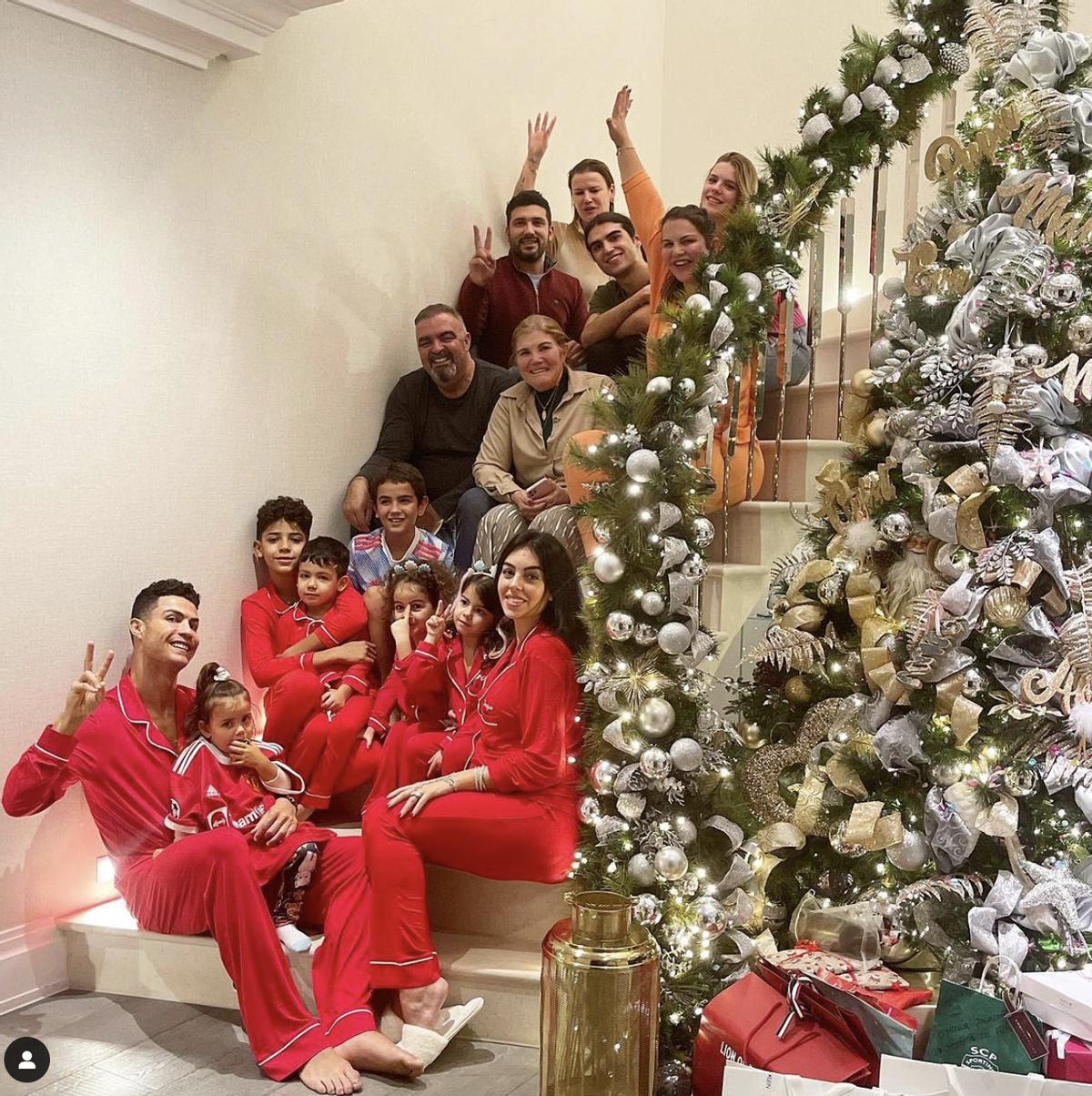 c罗豪宅藏巨型车库,c罗顶级豪华车库