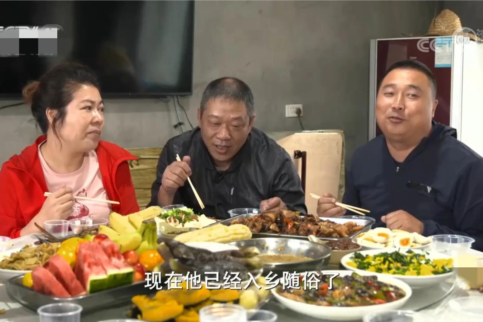 浙江男子把鸡和猪塞进大缸，靠278口大缸，一年销售额3000多万元