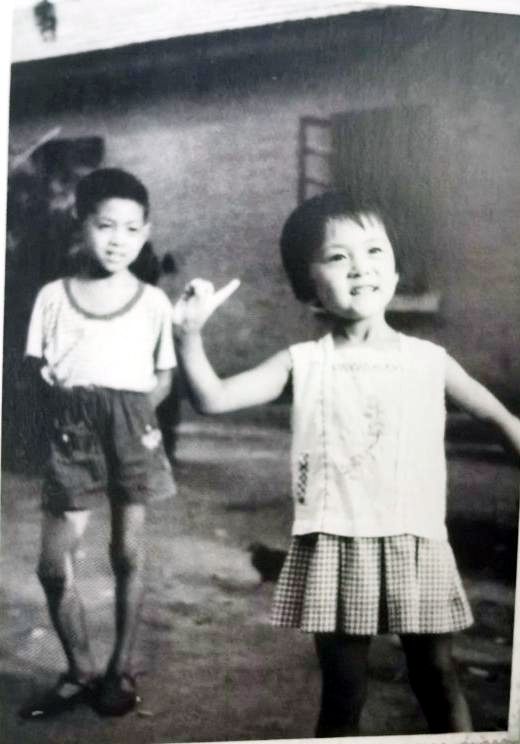 海霞妈妈年轻照片,48岁海霞的母亲