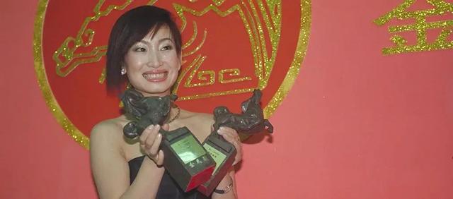 女子割双眼皮失败像瞪眼,女明星割双眼皮对比照