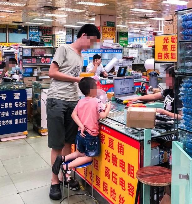 华强北最漂亮的山寨机,华强北仿制出来的各种山寨机