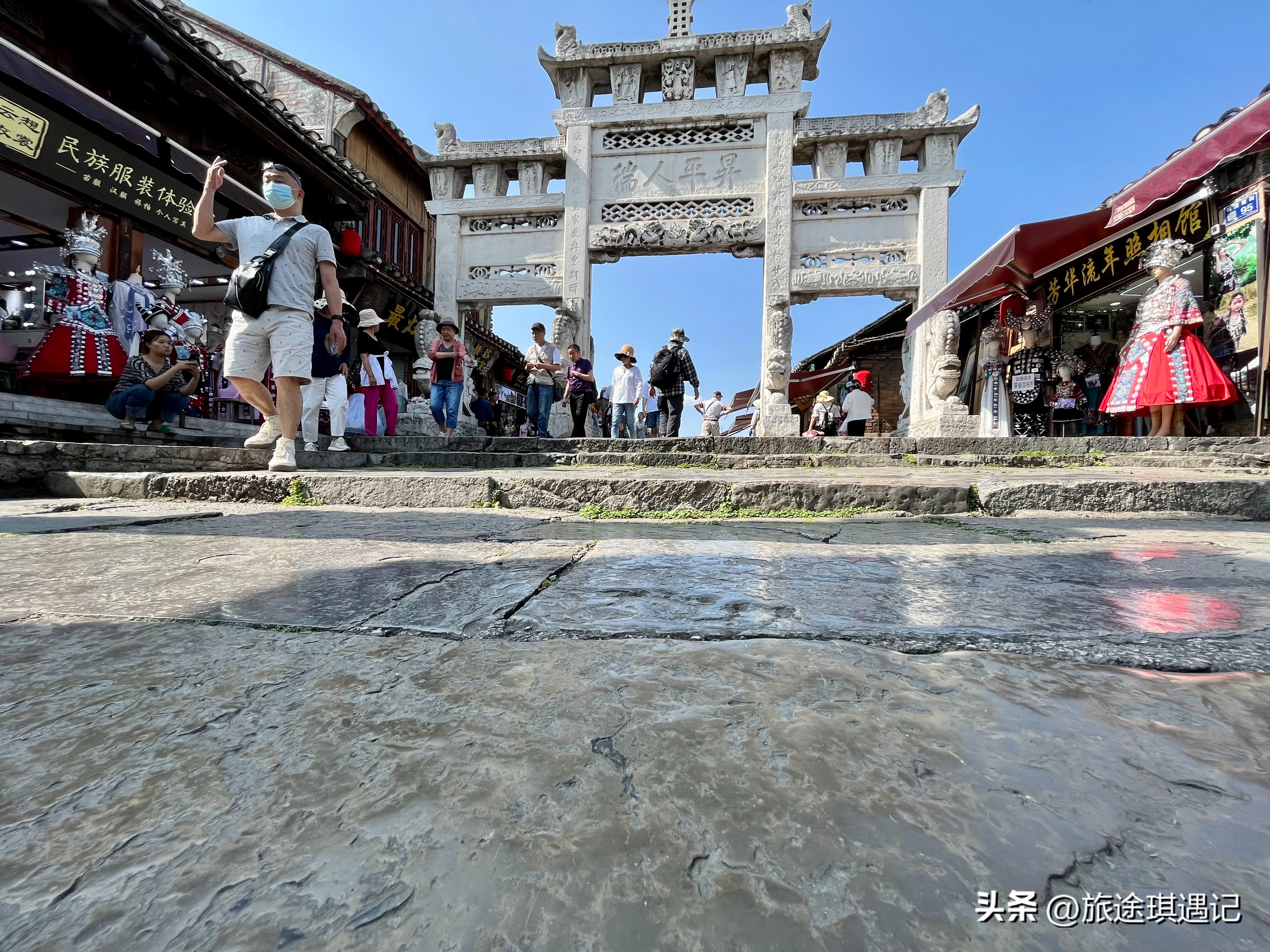 贵阳市5a级景区青岩古镇水果捞,青岩古镇附近的布依古寨