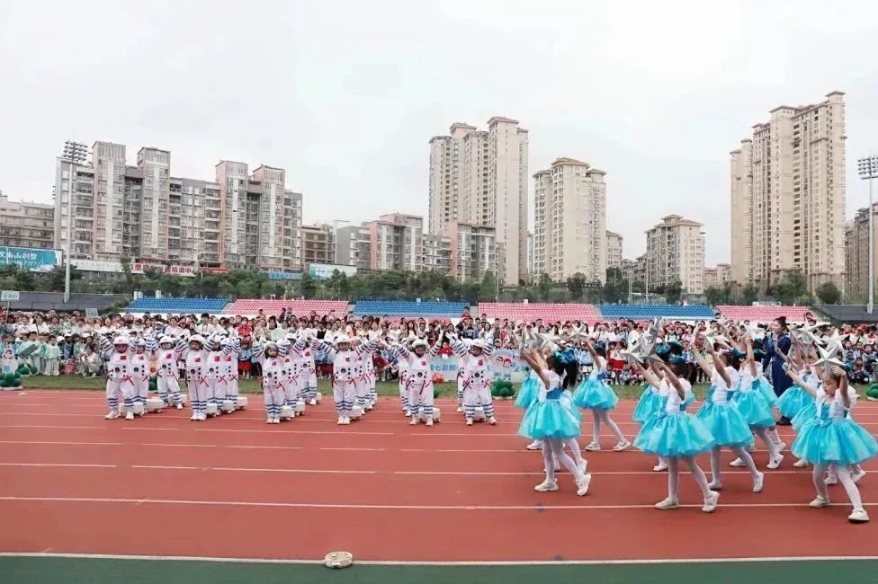 幼崽萌娃活动,运动会萌娃新颖开幕式