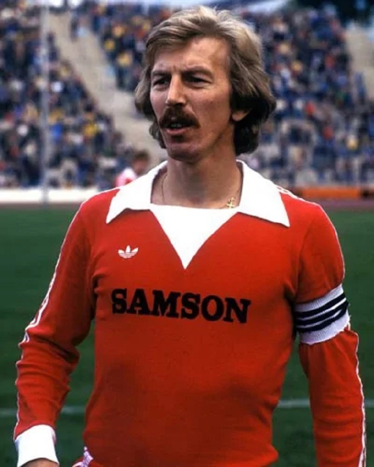 拿过大力神杯的球队有哪些,哪些足球明星拿过大力神杯