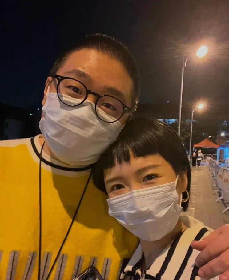 郝劭文在哪领证结婚的,郝劭文晒出结婚照