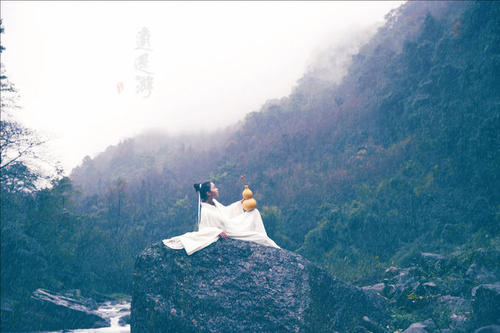 推推、敲敲，再推推、再敲敲：诗人创作那些事儿