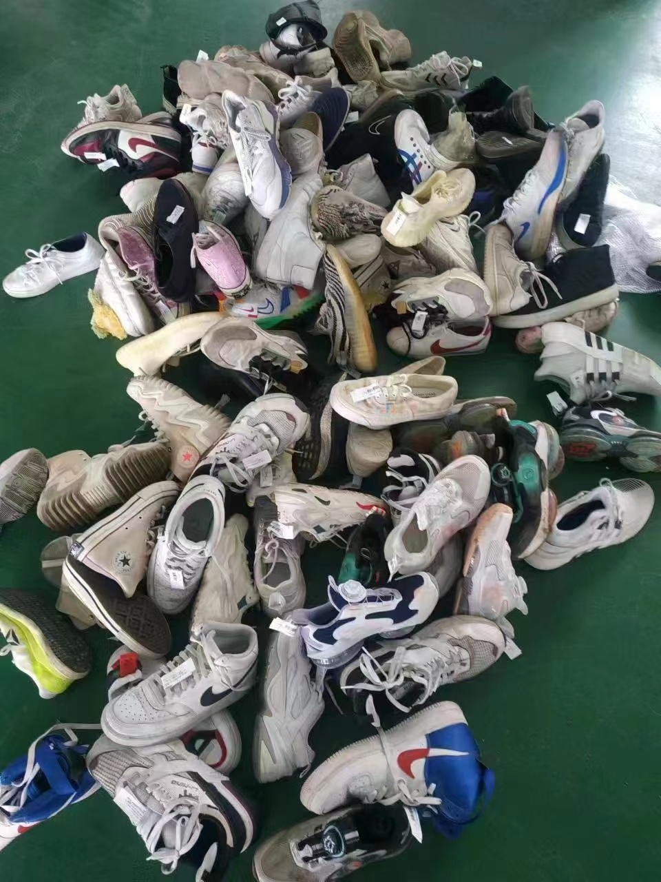 开一家专业洗鞋店的真实经历,开一家洗鞋店一年能挣多少钱