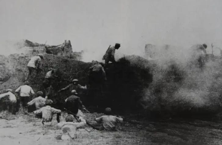 1973年，尤太忠给老政委*小平邓**送烟，*小平邓**拿到烟说了什么？