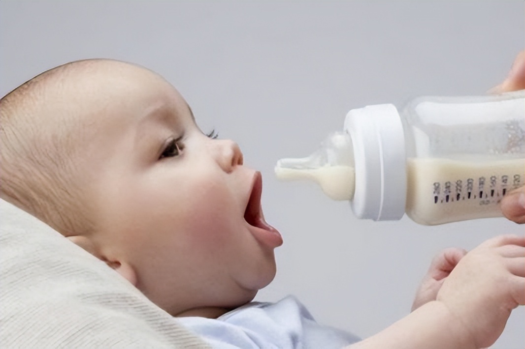 7个月厌奶期的表现和怎么解决,奶粉喂养的宝宝厌奶期的表现