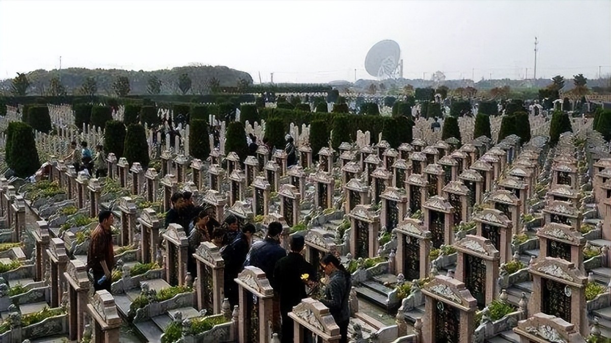 邻居买房放骨灰盒违法吗,居民楼改成骨灰存放合法吗