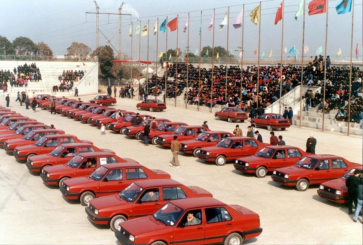 90年代人均桑塔纳，如今负债打工，“天下第一村”的经历令人唏嘘