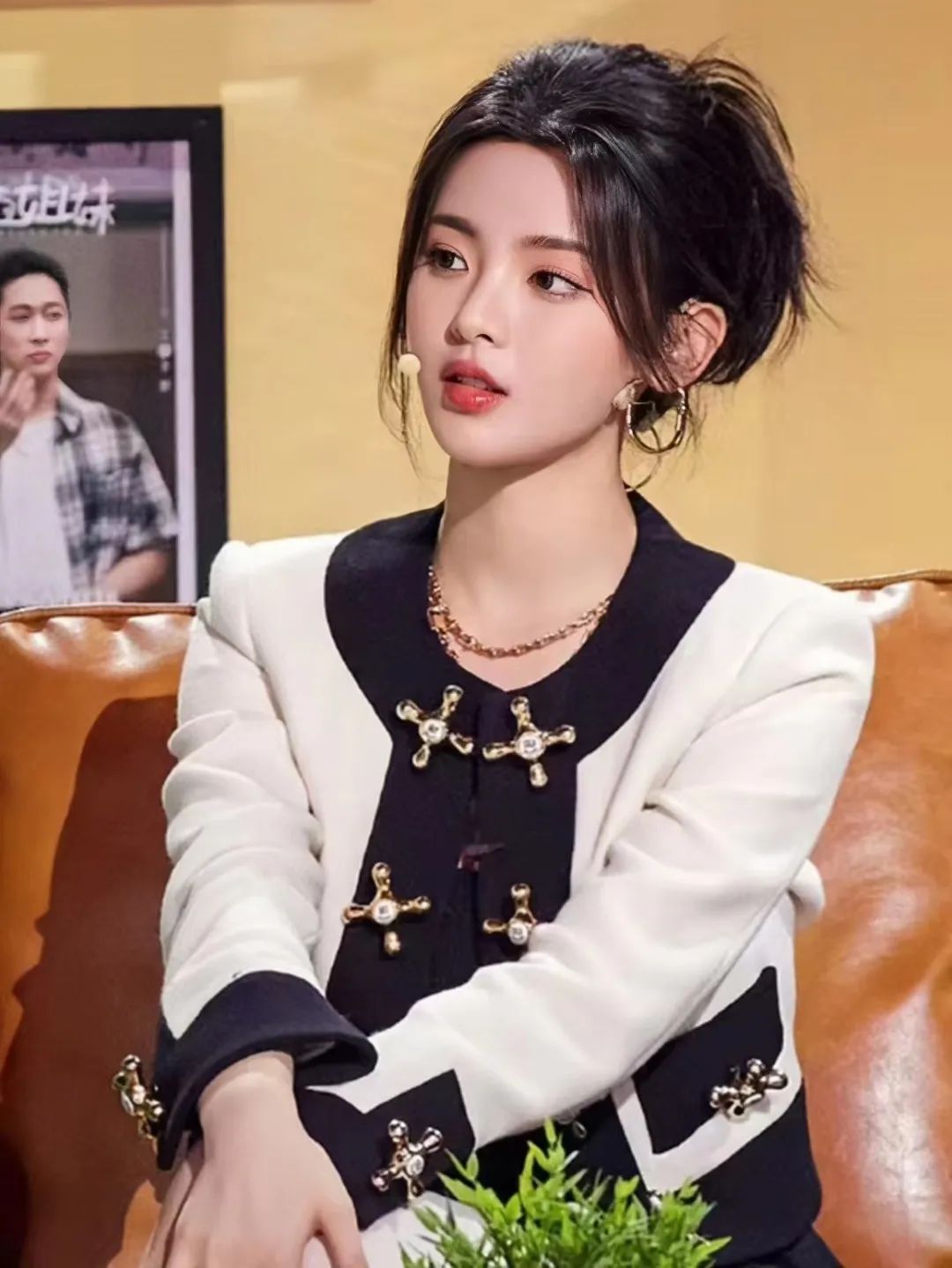 今年别再披头散发了三款减龄发型,既不显脸大又不披发的发型