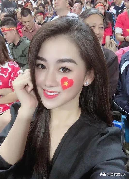 世界杯惊艳的女观众,世界杯决赛女球迷惊艳镜头