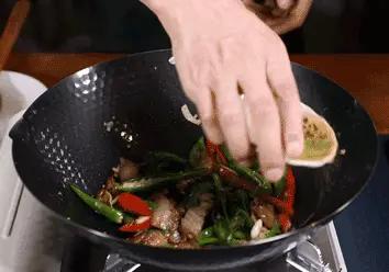 如何挑选一口好的铁锅,推荐不粘的铁锅