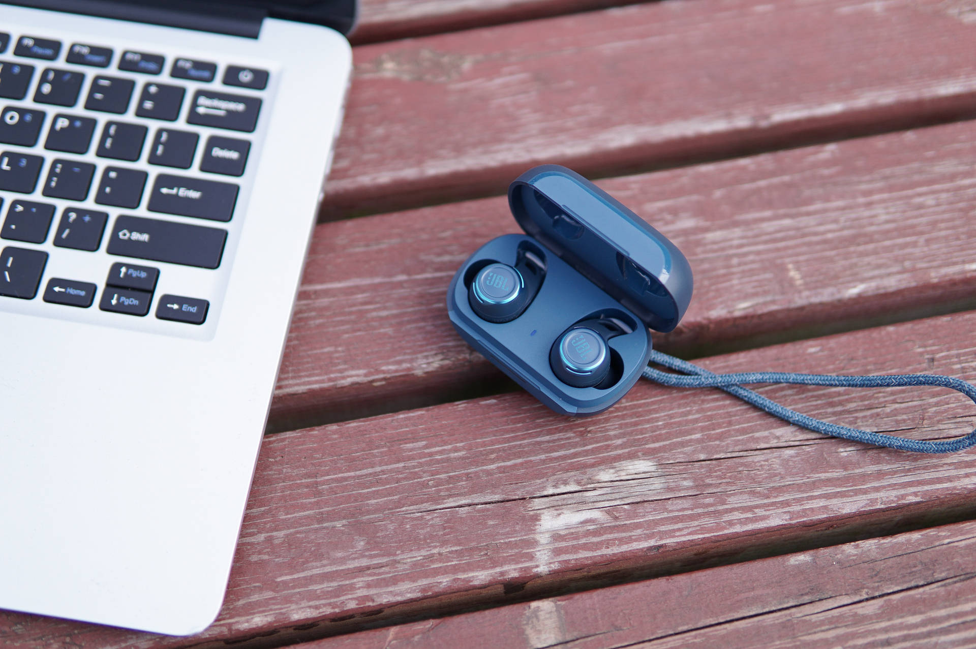 jbl的蓝牙耳机值不值得买,jbl蓝牙耳机各款评价