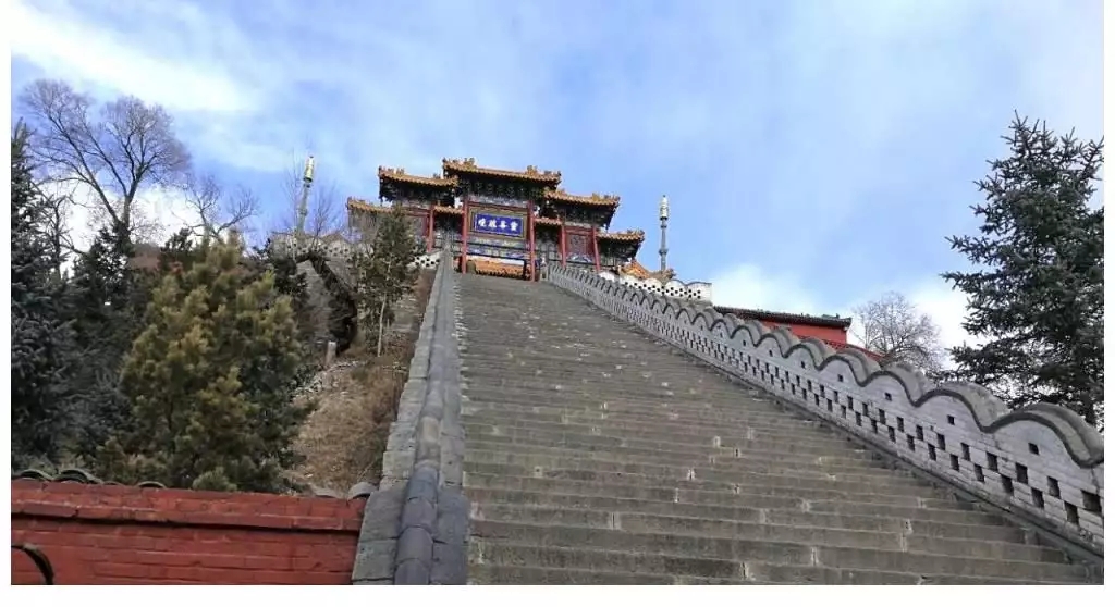 五台山一日游黛螺顶和五爷庙,来到五台山景区佛华山庄五爷庙