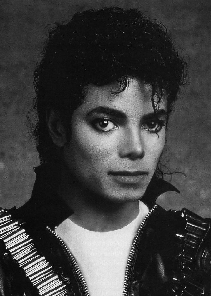 迈克尔杰克逊为什么要一直整容,迈克杰克逊的鼻子是整容失败了吗