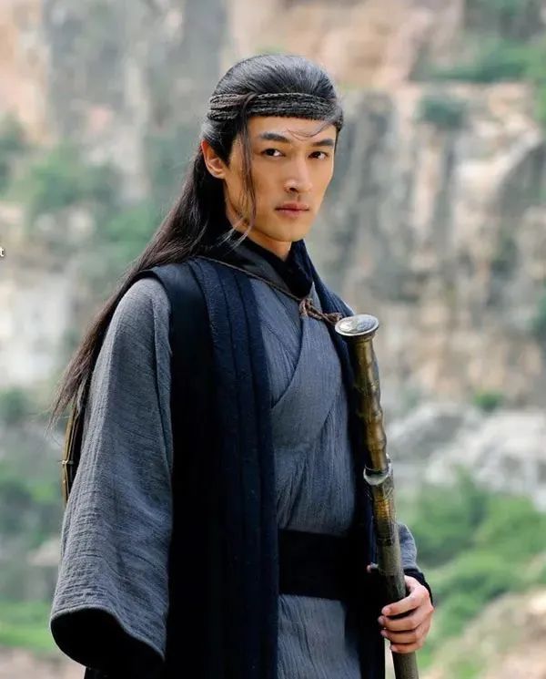 胡歌消失三个月后发的一条微博,40岁的胡歌能有多迷人