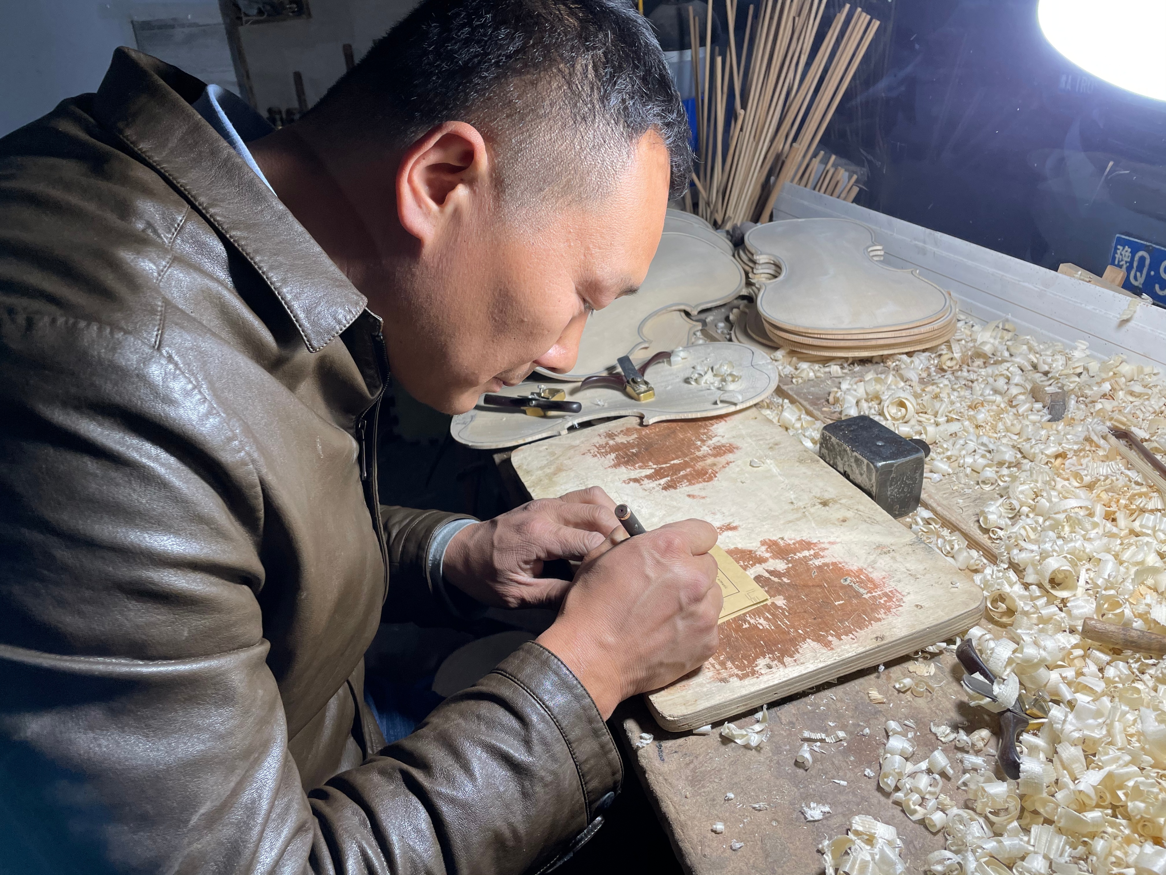 小提琴多少钱一套最新价格,小提琴价格初学者一般多少钱一把