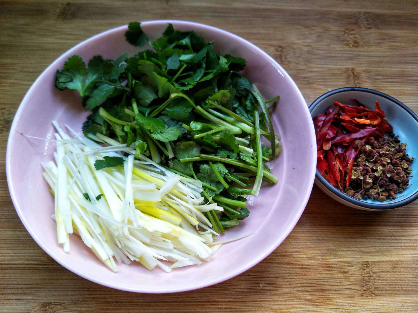 在家必学的一道小凉菜全家都爱吃,助消化凉菜