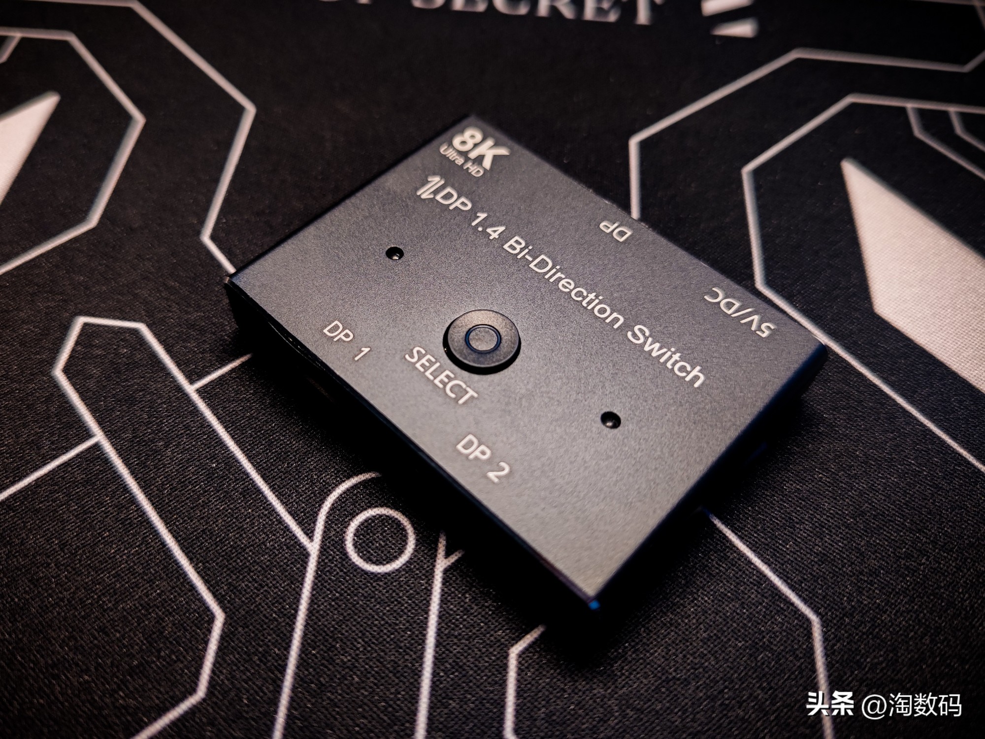 双主机双屏视频接口不够用？￥29块钱DP1.4一转二分线器晒单简评